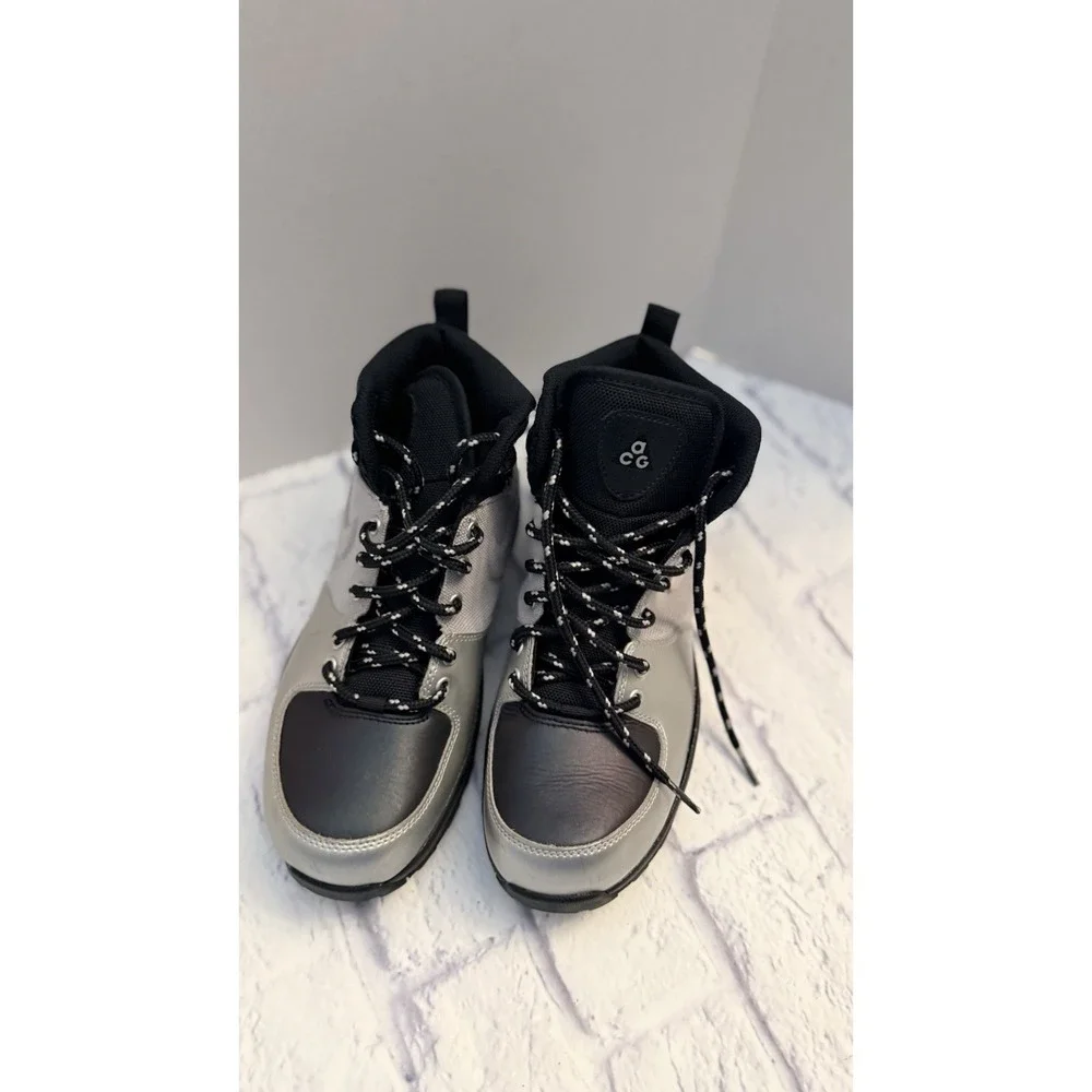 Nike Manoa LTH Boots Shoes  472648 020 Metallic Silver Black Boys Size 7Y